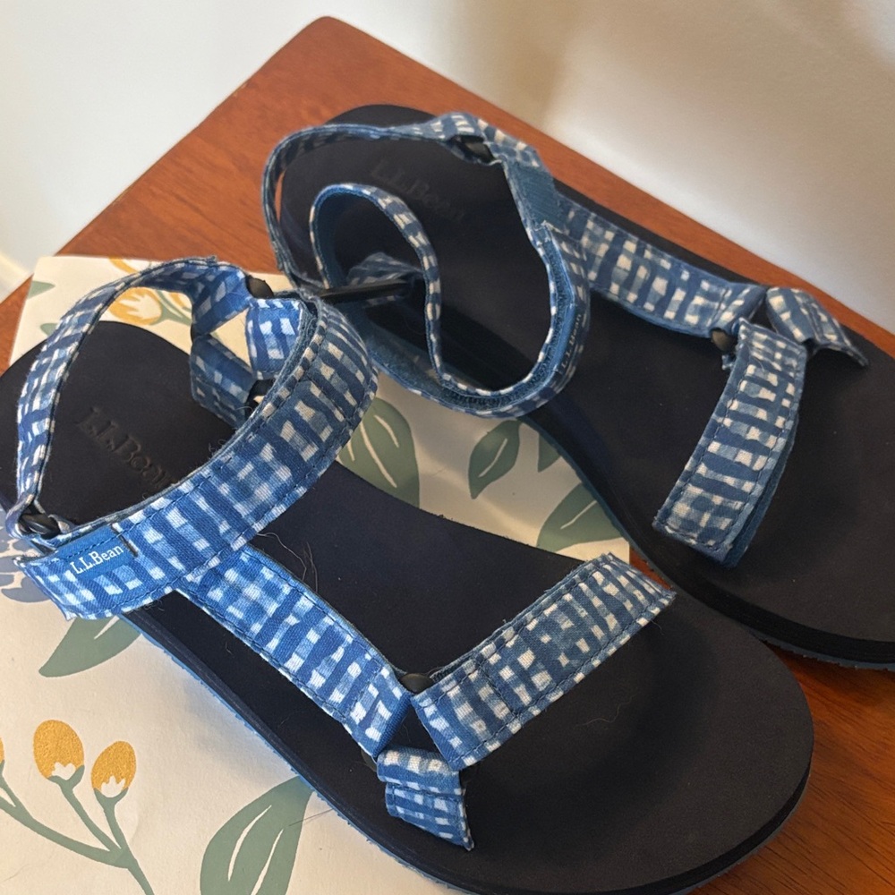 L.L. Bean Navy Check Pattern Sandals - Picture 3 of 3